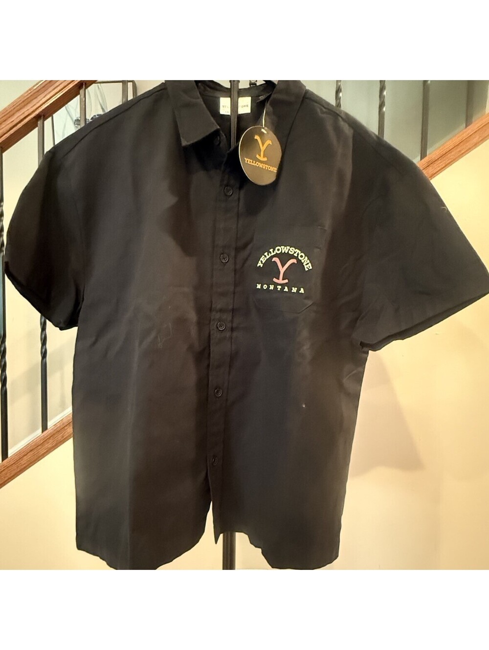 NWT Men's Medium Yellowstone Dutton Ranch Button Up Short Sleeve Collared Shirt